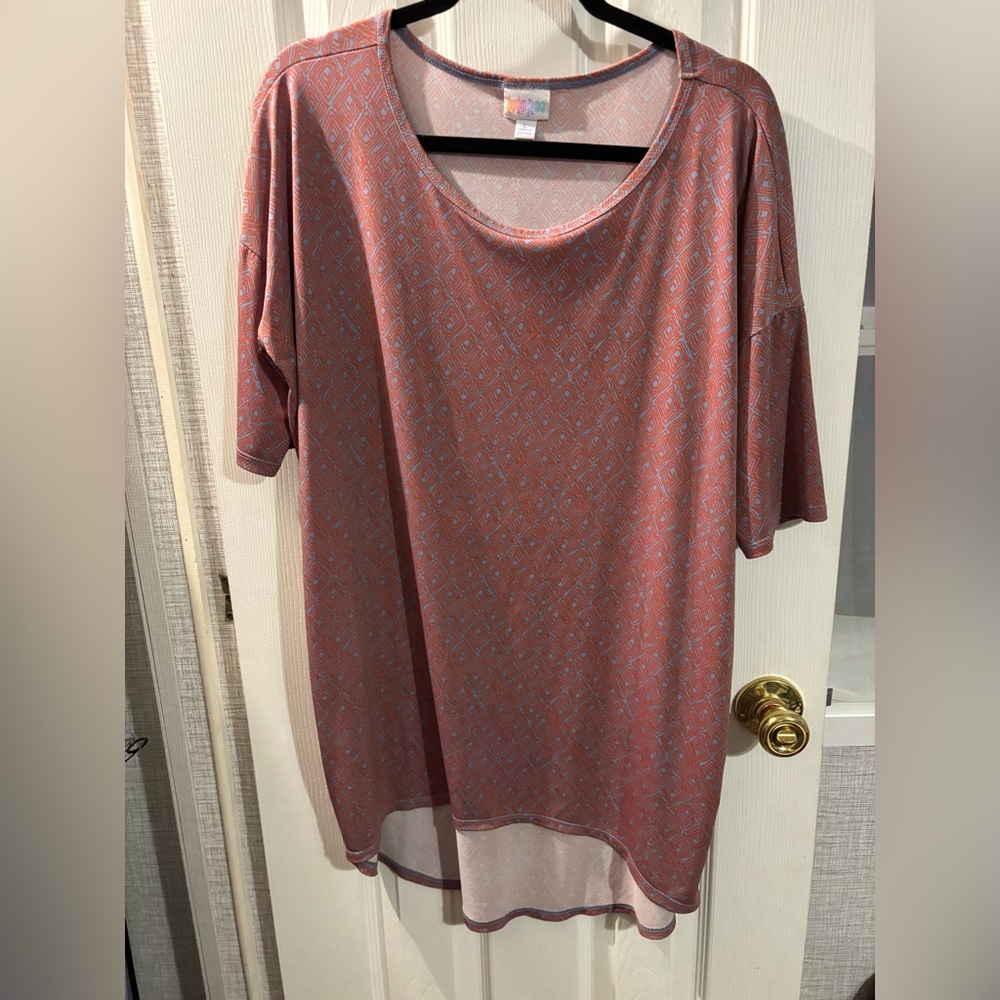 LuLaRoe Coral and Blue Geometric Short Sleeve Top
